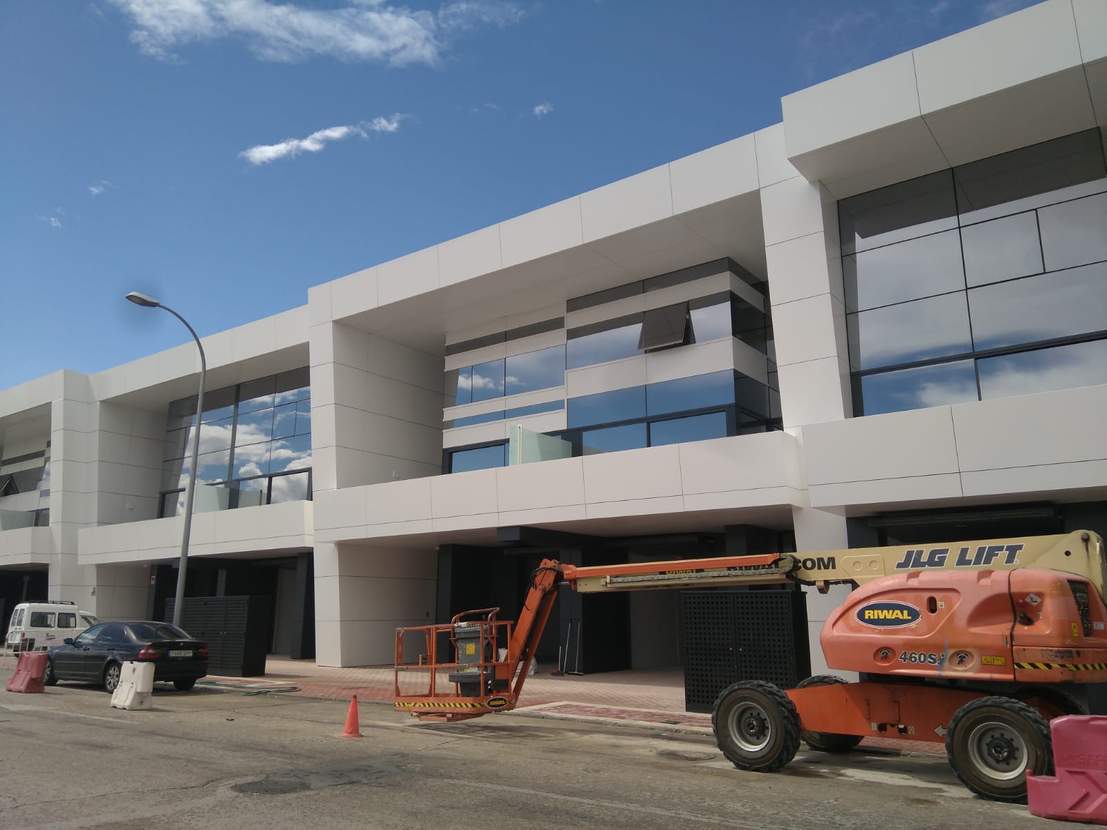 Curtain walls. Glass facades with a great technology used by architects