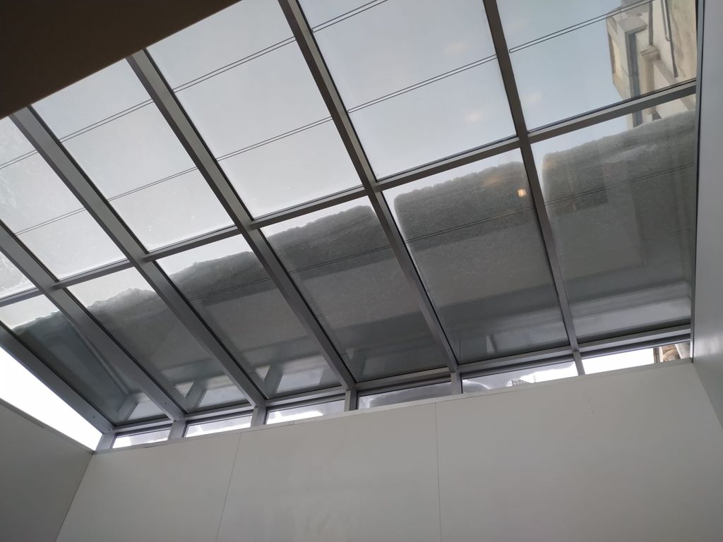 lucernario con vidrio fotovoltaico